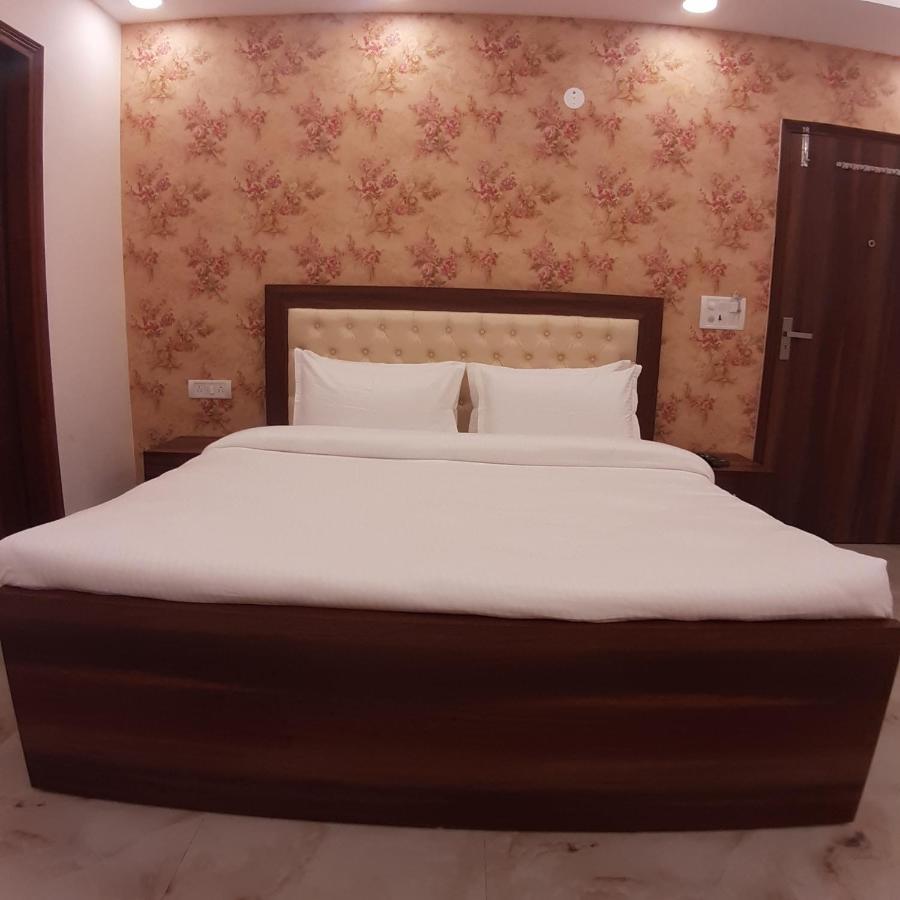 Triom Hotel 德里 外观 照片